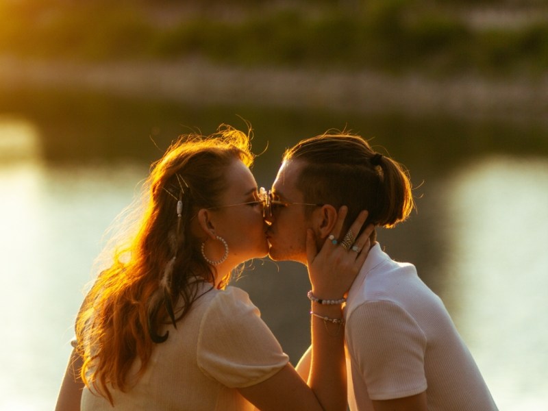 Noncsi és Atis romantikus páros fotózása a Kopaszi&nbsp;Gátnál