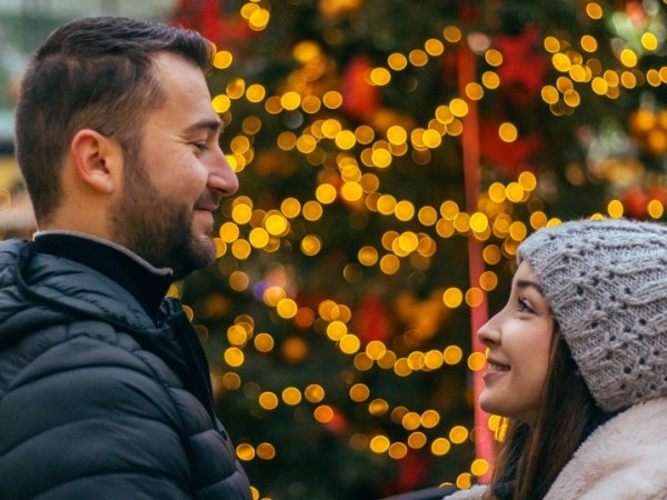 Zerna és Olivér: Romantikus karácsonyi pillanatok a Vörösmarty&nbsp;téren