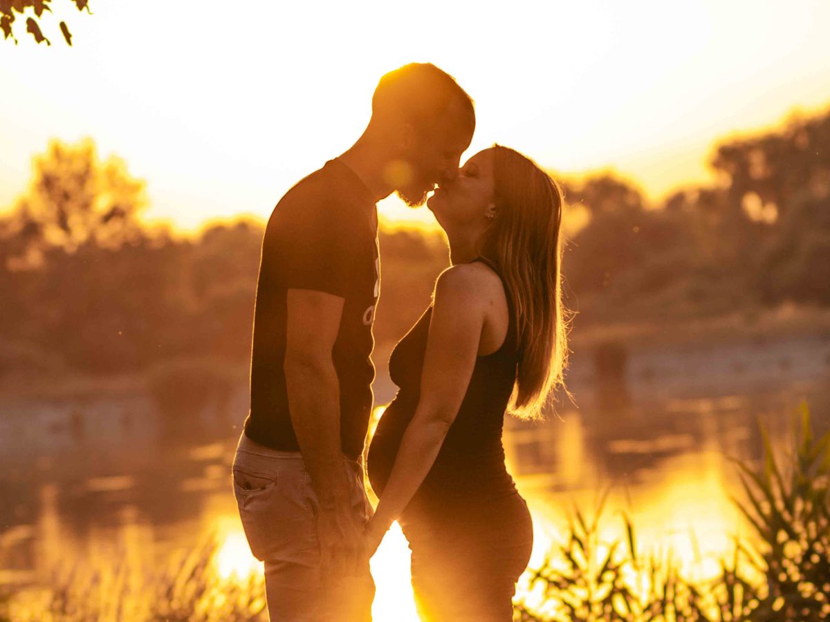 Kismama fotózás naplementében a&nbsp;Naplás-tónál